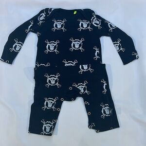 NUNUNU Baby Skull romper one piece size 18-24 months - preowned